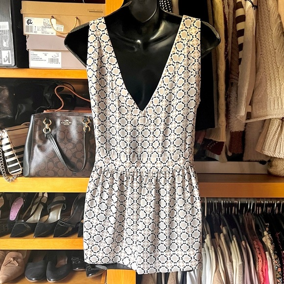 ⭐️BOGO FREE⭐️ Ann Taylor LOFT top in EUC - Picture 3 of 9